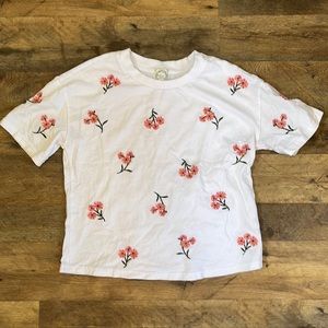 4/$20🥳 Blue Rain women’s flower short sleeved shirt